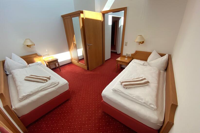 {images.alternative'}