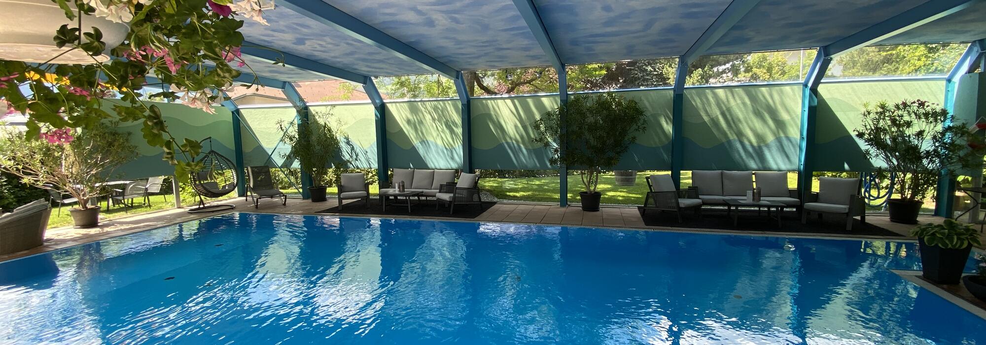 Überdachter Außenpool