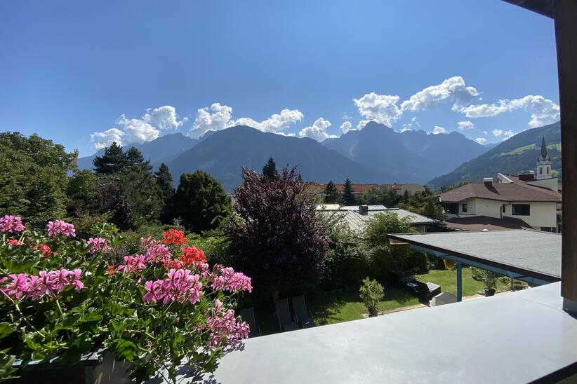 {images.alternative'}